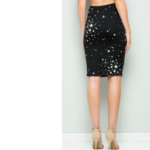 ⭐️⭐️⭐️STAR PATTERN PENCIL SKIRT ⭐️⭐️⭐️NWT - Picture 2 of 2